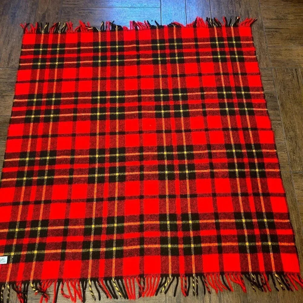 Faribo Vintage Fluff Loomed Red Black Plaid Stadium Blanket 52" X 53"